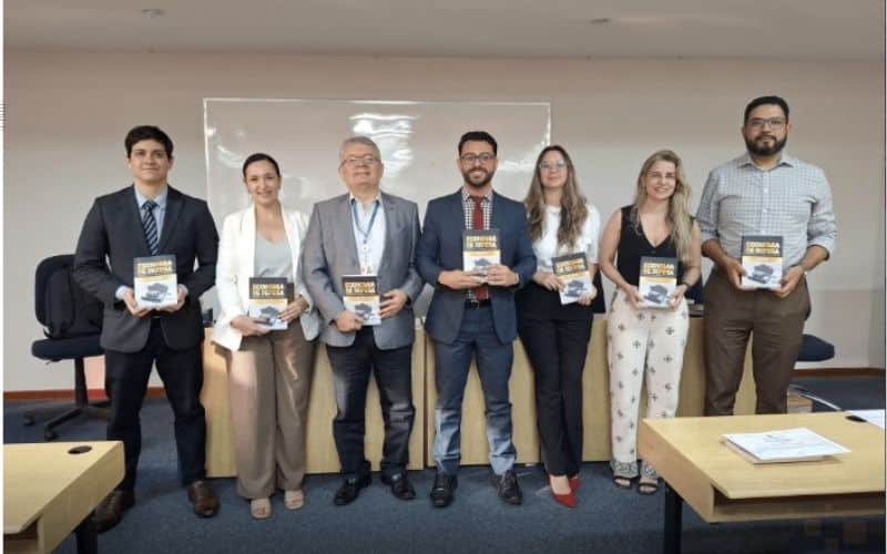 Manual da Guerra: Em meio a cortes de 47%, Escola de Guerra Naval lança guia inédito para otimizar recursos militares
