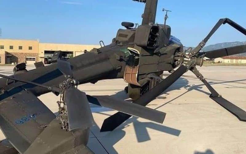 44 helicópteros do Exército dos EUA, incluindo AH-64 Apache, UH-60 Black Hawk e CH-47 Chinook, são severamente destruídos por microrráfaga