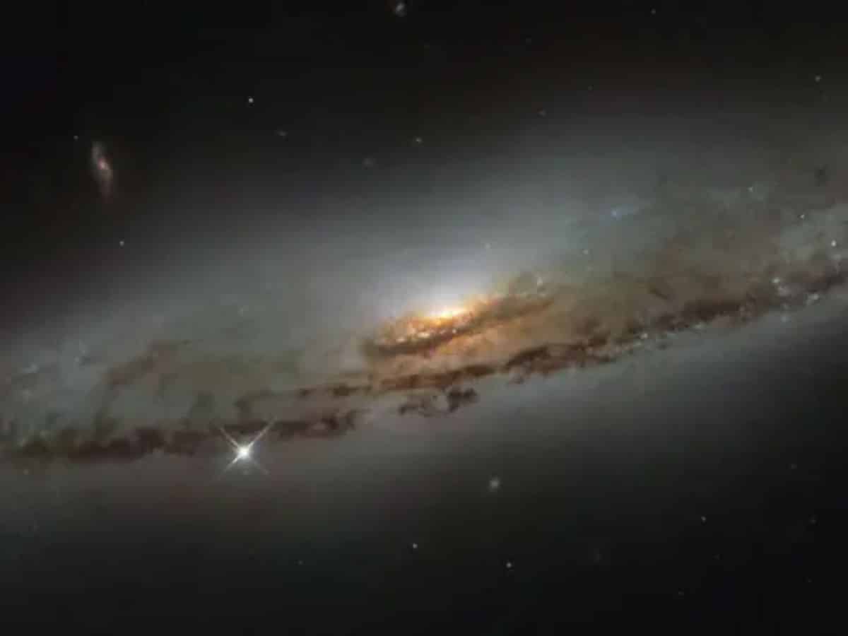 Telescópio Espacial James Webb revela buracos negros supermassivos surpreendentemente solitários em quasares no início do universo.