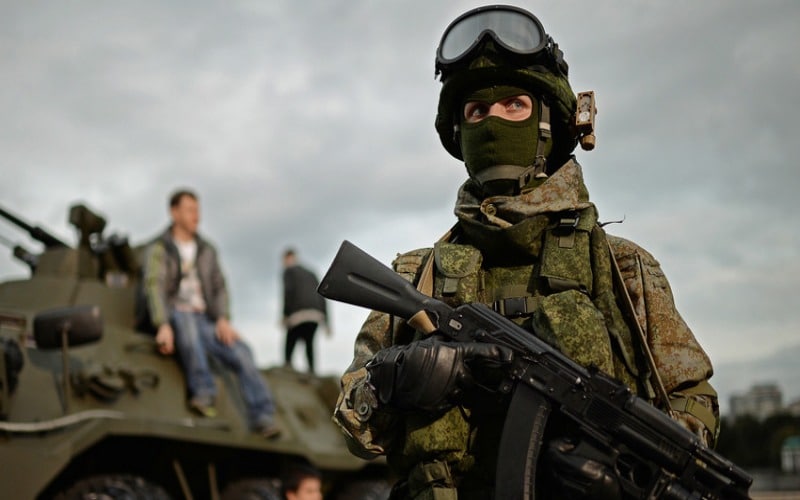 Rússia amplia vantagem sobre a gigante União Europeia com modernização militar e tanques soviéticos reformados, fortalecendo defesa e soberania
