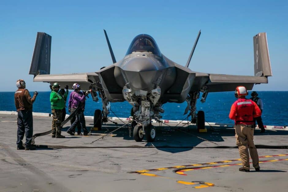 Relatório do comandante do Corpo de Fuzileiros dos EUA expõe falhas críticas no F-35C, o caça de quinta geração de 94 milhões de dólares da Força Aérea, incluindo contaminação de combustível e peças defeituosas