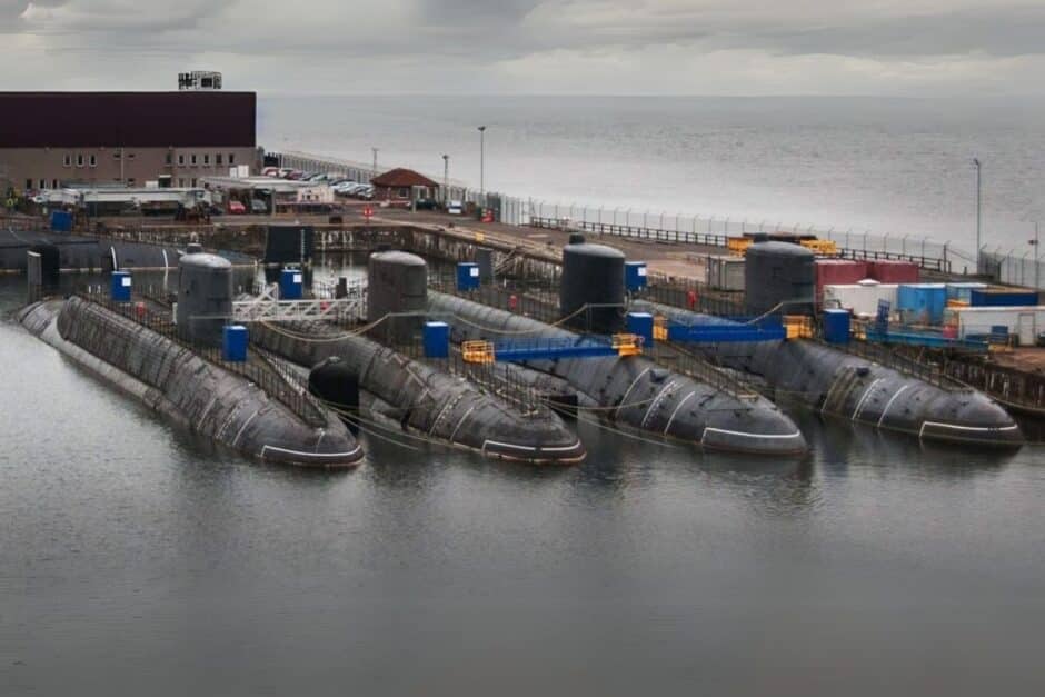 A marinha britânica reforça sua presença no Atlântico com o desdobramento de três submarinos nucleares simultâneos