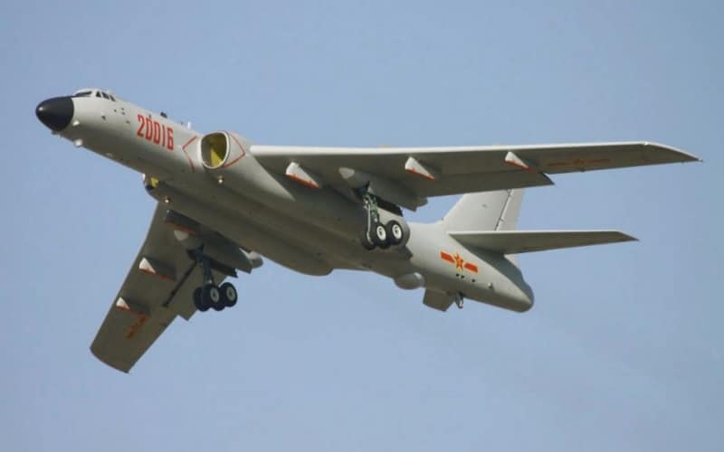 China moderniza tecnologia da guerra fria com bombardeiro H-6 e aumenta tensões com Taiwan, desafiando a supremacia militar dos EUA no Pacífico