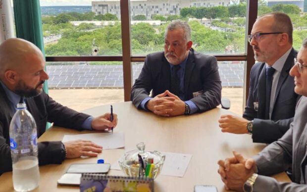 Militares das Forças Armadas em reunião sobre aumento de descontos para a saúde e corte de gastos com militares