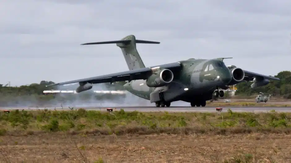 Brasil e Suécia fecham acordo aeroespacial: Suécia escolhe C-390 e Brasil amplia frota de Gripen em 25%, com a aquisição de mais 9 caças