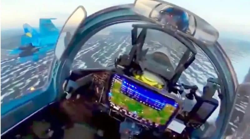 A Força Aérea Ucraniana reinventa o Su-27 integrando tablets como sistemas de comando para lançar mísseis AGM-88 HARM, demonstrando a fusão eficaz entre plataformas legadas e tecnologia moderna