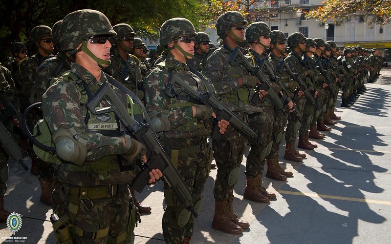 Exército começará 2025 com dinheiro para pagar apenas contas básicas: Efeitos já são sentidos