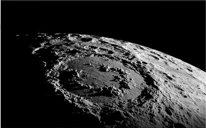 EUA e China rompem barreira e firmam parceria inédita para análise de pedras lunares coletadas pela missão Chang’e-6
