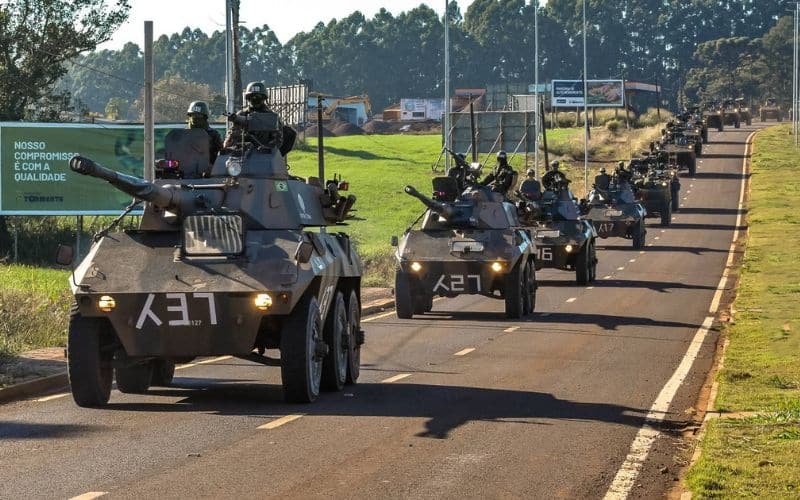 Exército gasta R$ 5,6 milhões em cidade cenográfica; com 66 edificações previstas, projeto visa treinamento tático e técnico das tropas.
