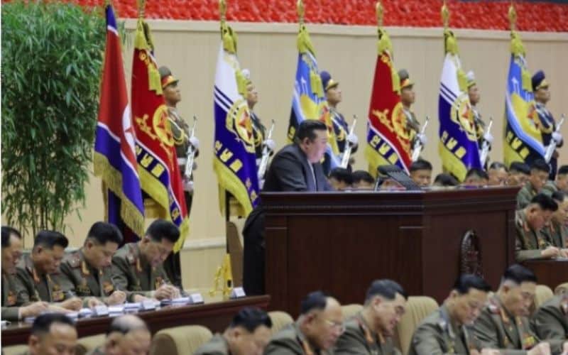 Coreia do Norte desafia ocidente e se prepara para entrar de vez na Guerra da Ucrânia com envio oficial de tropas à Rússia, informa jornal coreano