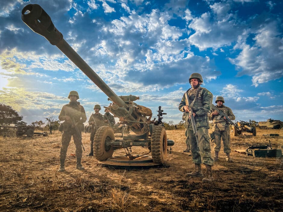 Exército Brasileiro avança em parceria com a BAE Systems para fabricação de obuseiros 105 mm no Brasil reforçando a defesa militar nacional