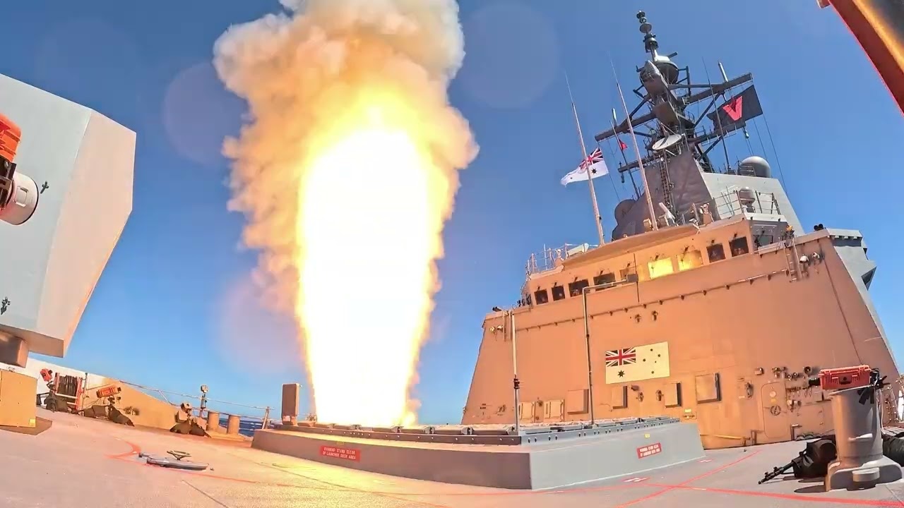 Marinha Real australiana se torna a terceira do mundo a lançar míssil de cruzeiro Tomahawk de um de seus navios contratorpedeiro, juntando-se as maiores potências das Forças Armadas dos EUA e Reino Unido