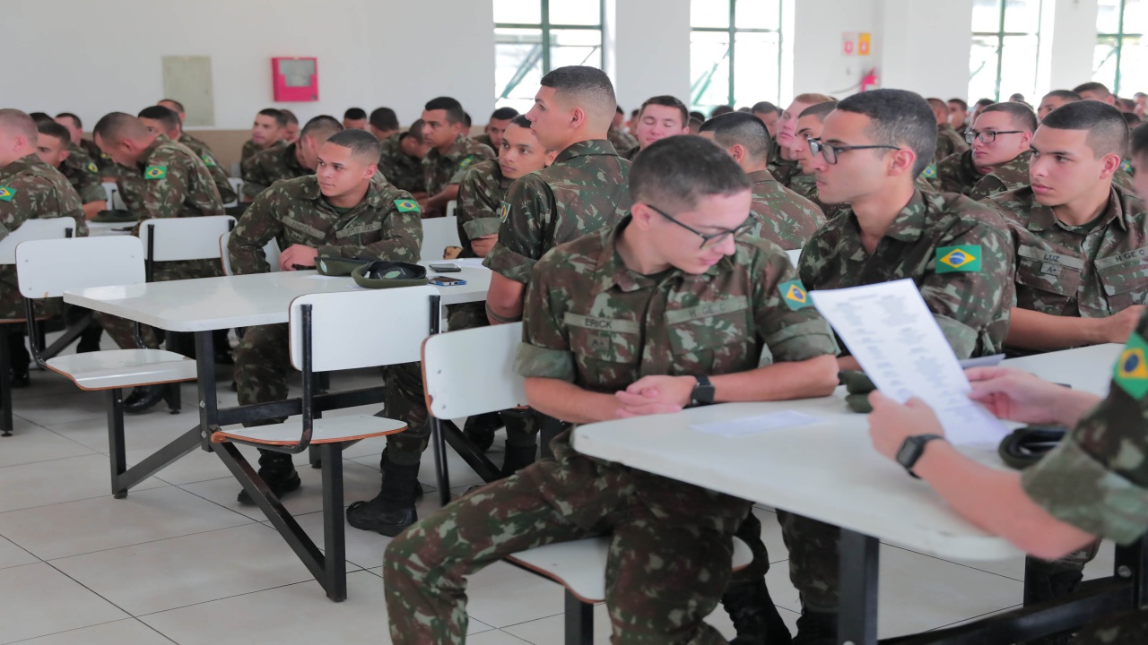 Projeto soldado cidadão do Exército Brasileiro capacita jovens militares em formação cívica-cidadã e facilita a entrada no mercado de trabalho após o serviço nas Forças Armadas