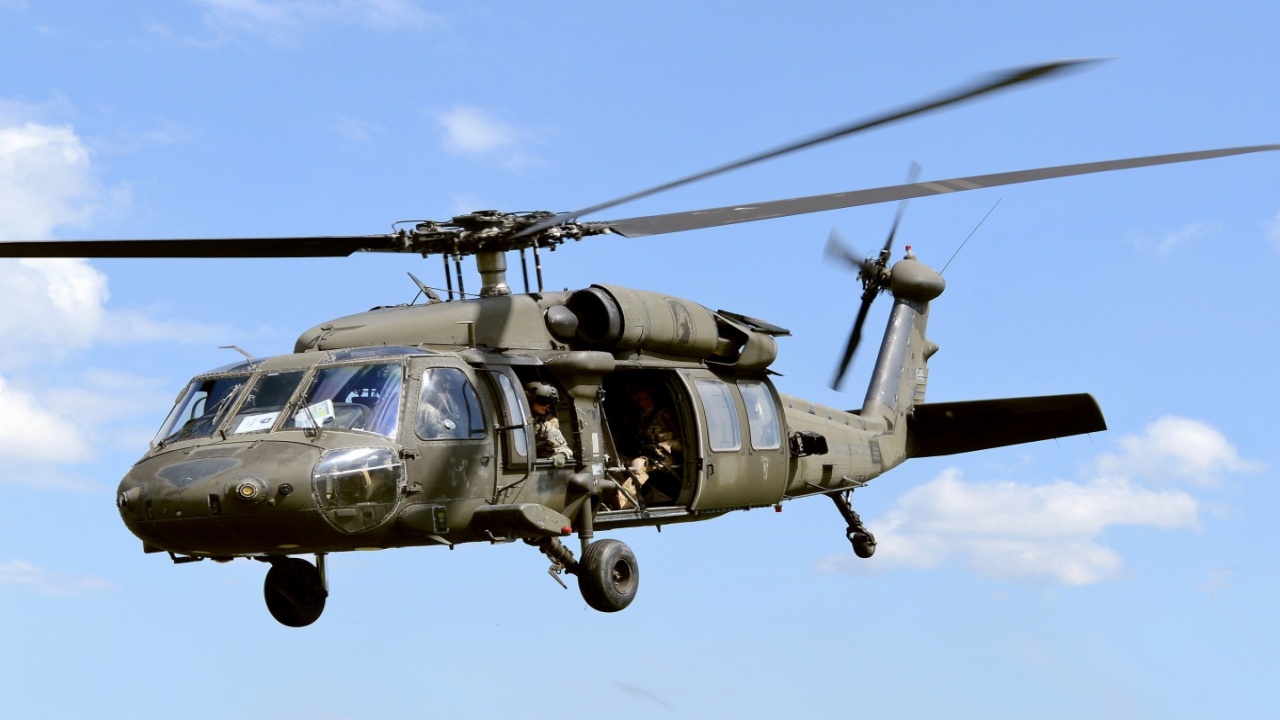 Operações na Antártica: Força Aérea Chilena e Marinha unem forças com aeronaves de ponta, como o Sikorsky MH-60M Black Hawk, ampliando o suporte científico