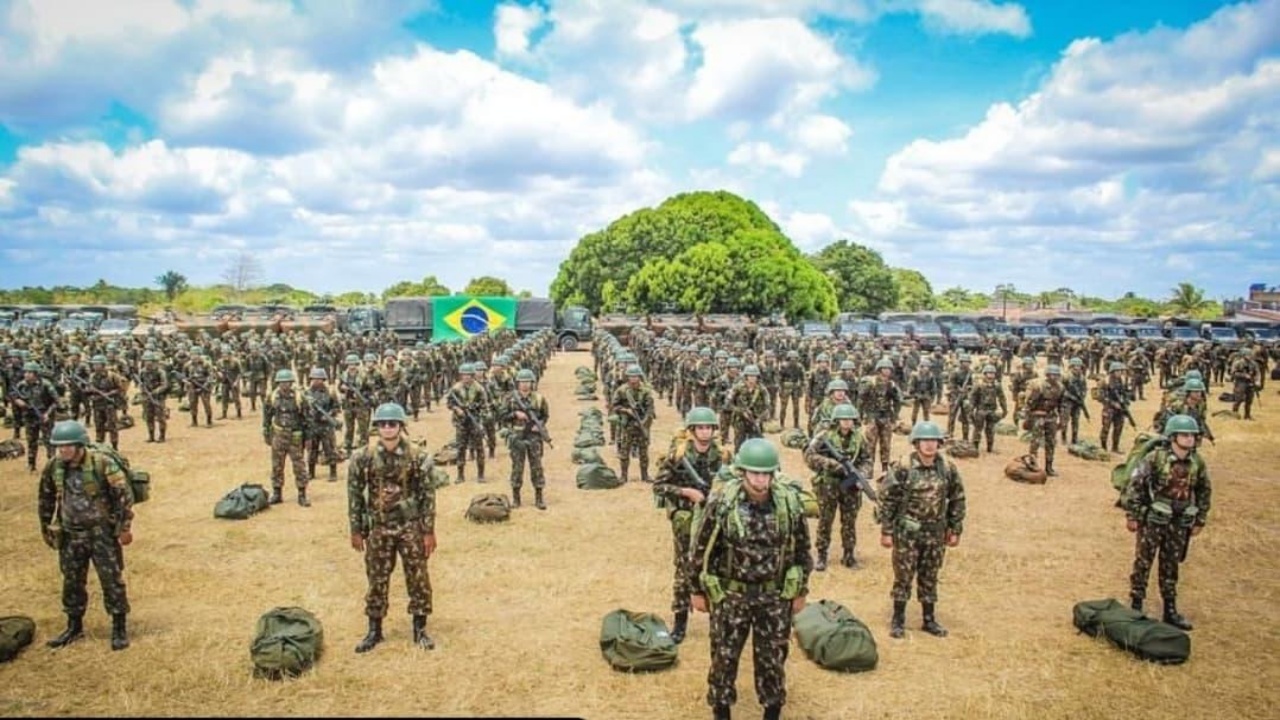 Exército Brasileiro mobiliza 8.000 homens em grande treinamento militar: Simulações cruciais com 25 aeronaves para enfrentar emergências e resgates imediatos