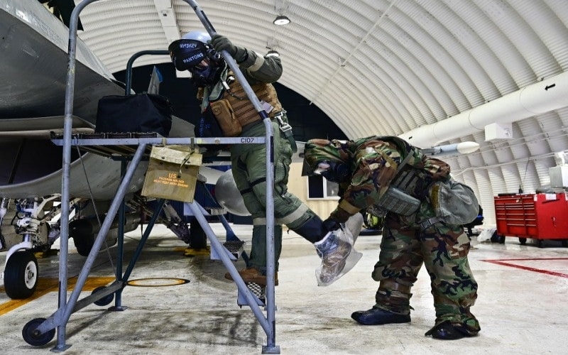 Força Aérea dos EUA se prepara para guerra CBRN: equipa pilotos do F-35 com tecnologia avançada e intensifica treinamento contra ameaças químicas, biológicas, radiológicas e nucleares em Tyndall