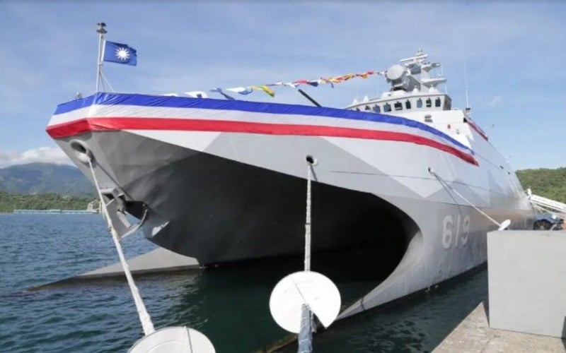 Taiwan revolucionou sua defesa com as corvetas Tuo Chiang: alta tecnologia e estratégia militar, equipadas com mísseis Hsiung Feng, garantem velocidade de 80 km/h em um cenário geopolítico marcado por tensões no Pacífico