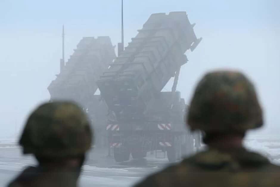Autoridades britânicas desmantelam rede de espionagem ligada à Rússia. Grupo atacava bases da OTAN e monitorava o treinamento do exército ucraniano