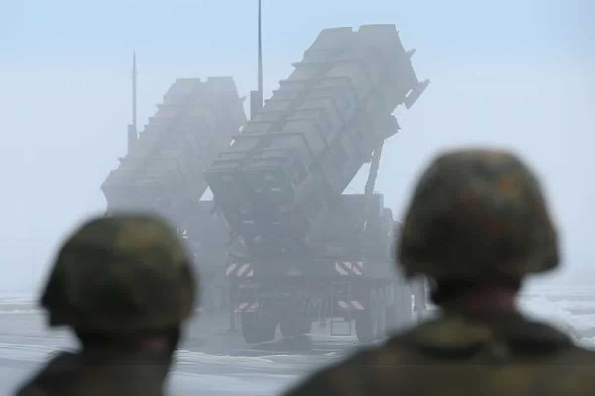 Autoridades britânicas desmantelam rede de espionagem ligada à Rússia. Grupo atacava bases da OTAN e monitorava o treinamento do exército ucraniano