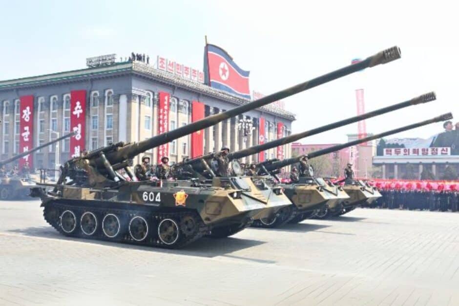Quilômetros de unidades de artilharia do exército norte-coreano se dirigem para a Ucrânia