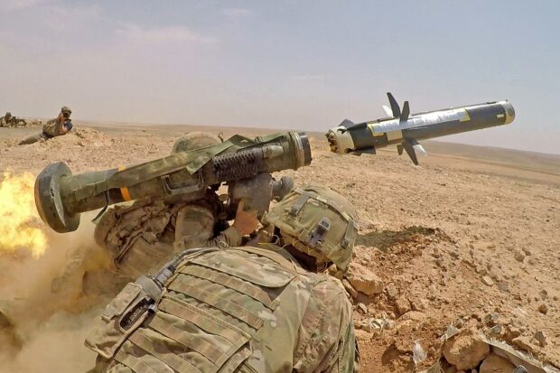 Um Javelin disparado por um soldado dos EUA na Jordânia.