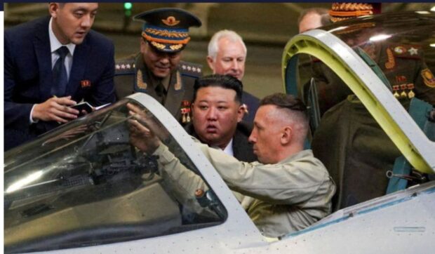 Kim Jong-un observa de perto jatos de combate russos durante uma visita enquanto sua turnê foca em armamentos.