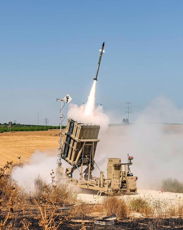 Tecnologia e estratégia: o que dá a Israel a vantagem no campo de batalha contra exércitos árabes. Na foto, lançador de foguetes anti-foguetes do Domo de Ferro.