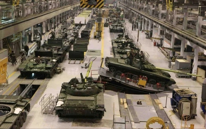 Rússia surpreende o mundo: em apenas 3 meses, produz mais armas e munições que toda a indústria europeia, mesmo sob sanções internacionais, colocando os países da Europa em alerta