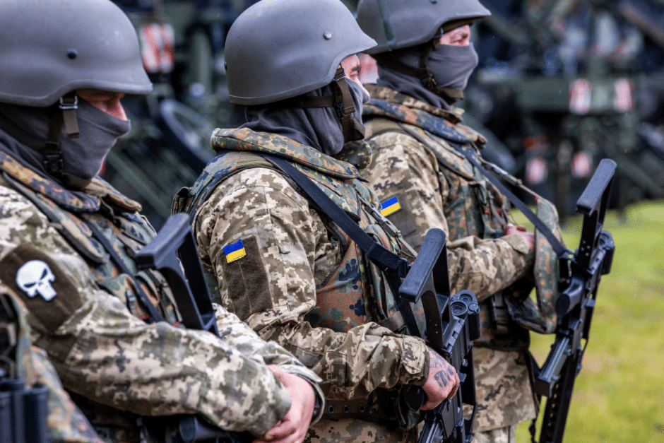 Treinamento militar na Ucrânia avança: União Europeia amplia a força militar da Ucrânia com treinamento de 75.000 soldados e novas avaliações contra a Rússia
