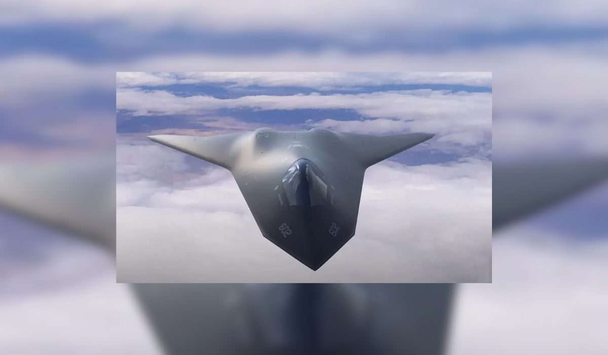 Imagem conceitual de uma aeronave furtiva de próxima geração NGAD voando acima das nuvens, destacando design futurista e aerodinâmico.