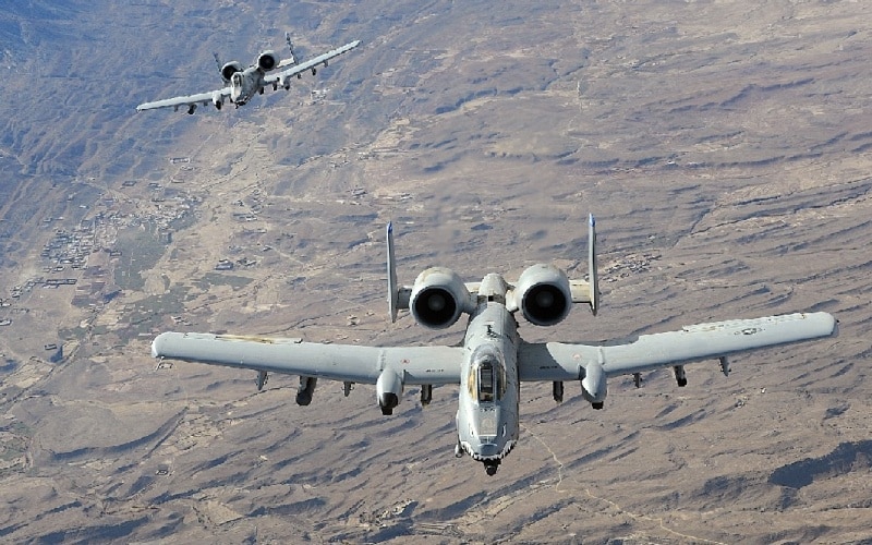 EUA intensificam ataques aéreos na Síria: jato A-10 elimina milícias iranianas, tensão no Oriente Médio cresce com ações do Pentágono e mortes de soldados alinhados ao Irã