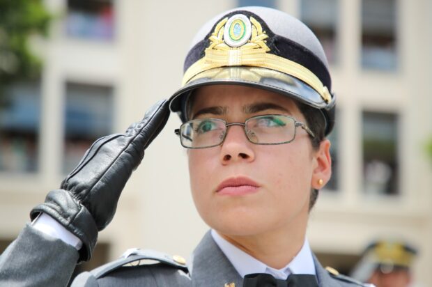 Alistamento Militar Feminino finalmente chega ao Brasil.