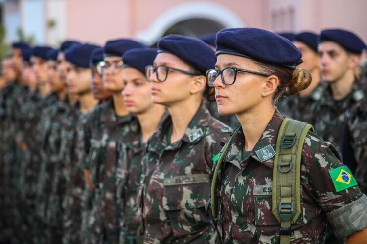Alistamento Militar Feminino começa em 2025: muitos desafios e possibilidades imensas.