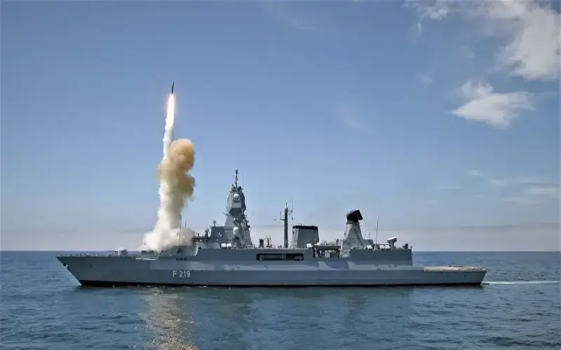 Parlamento da Alemanha aprova investimento histórico de €21 bilhões em submarinos Type 212CD, fragatas F127, mísseis IDAS e artilharia avançada, reforçando a defesa militar na Europa