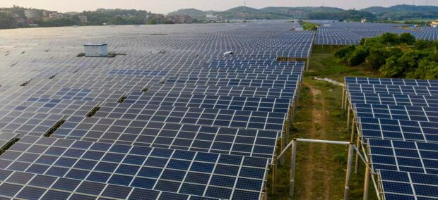 Contrariando as perspectivas das políticas verdes, Complexo Solar Janaúba, a maior usina solar do Brasil, produz menos de 10% do que produz a hidrelétrica de Itaipu.