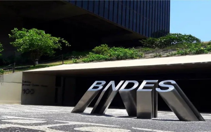BNDES financia R$ 1,1 bi para Embraer exportar 8 jatos para a americana Azorra