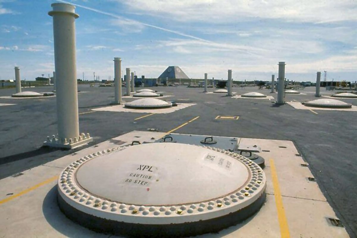Construção militar secreta dos EUA: investimento bilionário em um gigante impenetrável de concreto, ferro e aço, equipado com 20.000 elementos de antena capazes de identificar mísseis intercontinentais