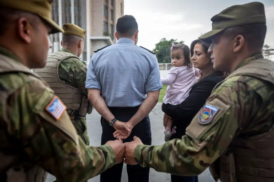 Militar argentino é detido na Venezuela ao visitar esposa e filha, acusado de terrorismo sem provas e sem violar leis ou procedimentos, caso gera tensão entre os países