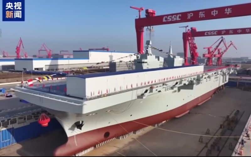 China desafia EUA com lançamento do maior navio anfíbio do mundo: conheça o poderoso “Sichuan”