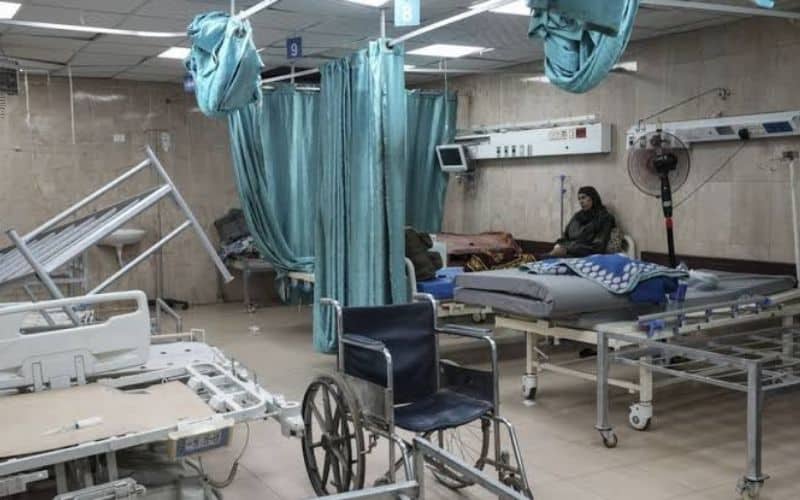 Forças militares israelenses invadem hospital em Gaza, expulsam funcionários e deixam 4 médicos mortos; Hamas denuncia: “Ação visa destruir um pilar da resistência palestina”