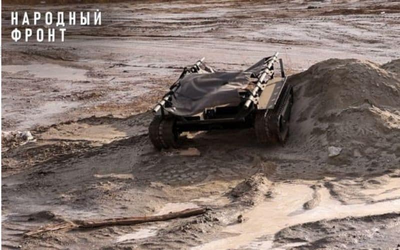 Rússia apresenta poderoso drone terrestre capaz de resgatar 500 kg de vítimas em zonas de conflitos armados