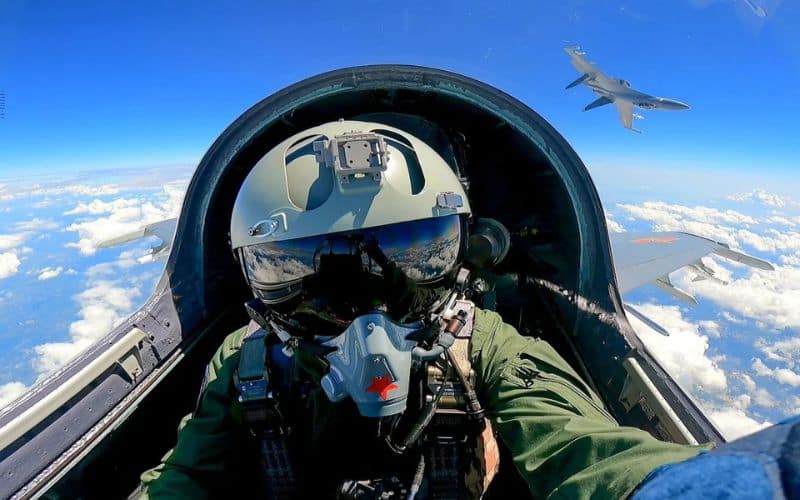 China está treinando superpilotos com qigong para combate com jatos furtivos e drones