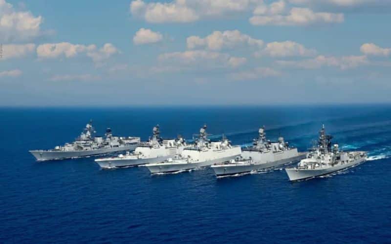 Índia declara guerra naval no Índico: Marinha se prepara para “Guerra de duas frentes e meia” contra China, Paquistão e Piratas