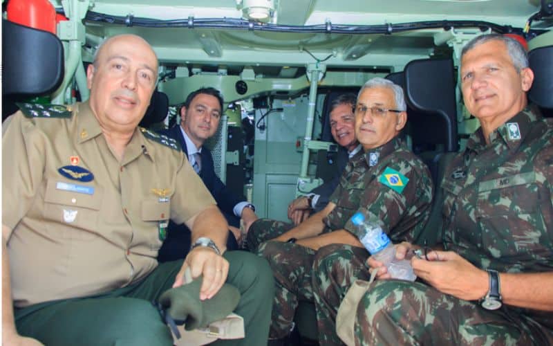 General de Bolsonaro pode ser multado por “erro grosseiro” no rastreamento de armas; Exército lava as mãos: “Não se manifesta sobre processos conduzidos por outros órgãos”