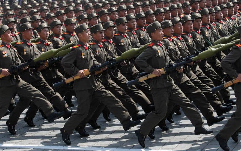 Coreia do Norte reforça mais tropas para ajudar a Rússia na guerra na Ucrânia: “Escalada perigosa”, diz Seul