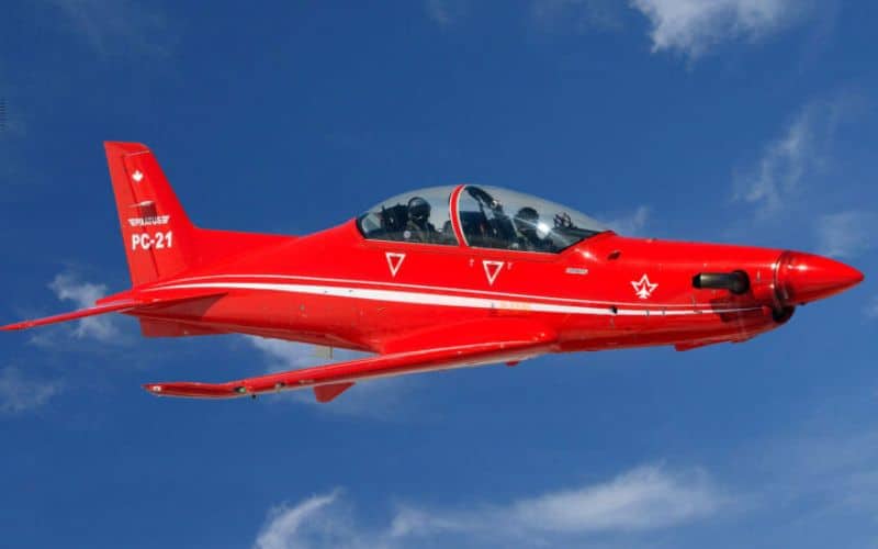 Real Força Aérea do Canadá terceiriza esquadrão e opta por rival do EMB-314 Super Tucano: Pilatus PC-21, mais rápido e ágil, porém menos versátil que turboélice brasileiro