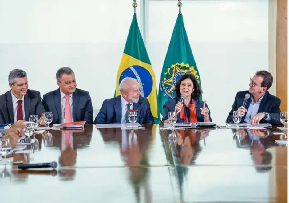 Lula lidera em pesquisa e venceria todos os candidatos nas eleições de 2026