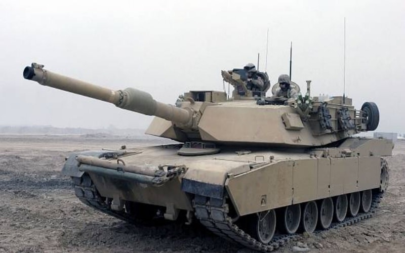EUA aprovam venda de US$ 5 bilhões em armas ao Egito com tanques Abrams e mísseis Hellfire em meio à crise de Gaza, fortalecendo parceria estratégica no Oriente Médio