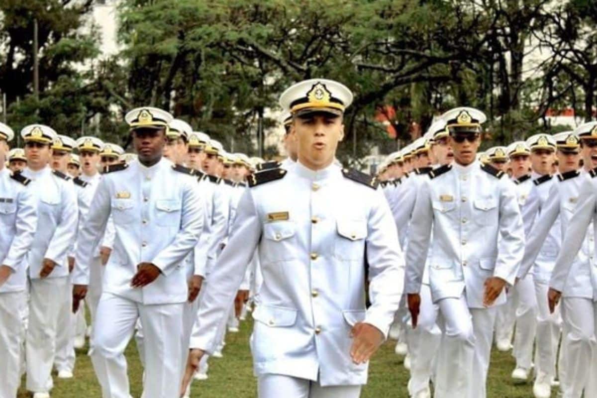 Marinha abre 400 vagas para o Corpo Auxiliar de Praças: nível médio, ambos os sexos, e mais de 25 profissões aceitas