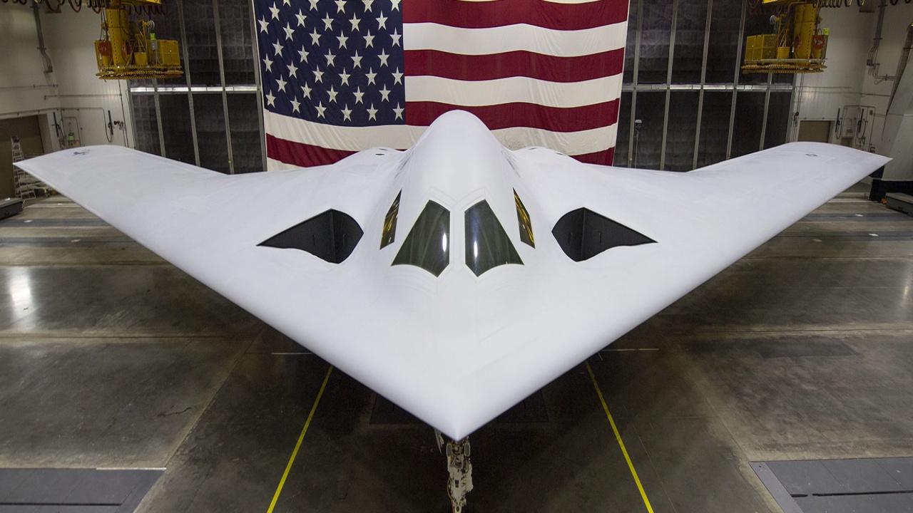 B-21 Raider: o bombardeiro mais temido que redefinirá o poder aéreo das operações de ataque do mundo; a estratégica 'pedra angular' dos EUA contra a ameaça das aeronaves da China, um duelo de líderes globais